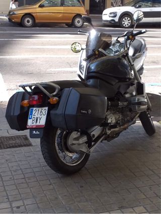 BMW Naked Moto Negra y Plateada