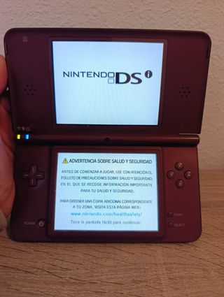 Nintendo DSi XL con funda y juegos