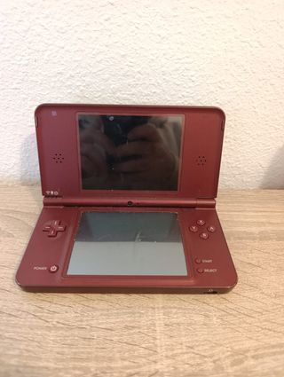 Nintendo DSi XL con funda y juegos