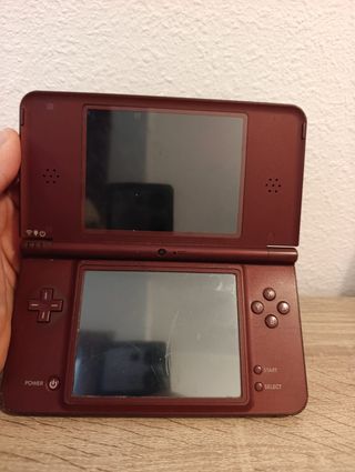 Nintendo DSi XL con funda y juegos