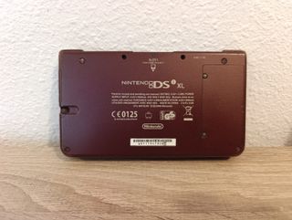 Nintendo DSi XL con funda y juegos