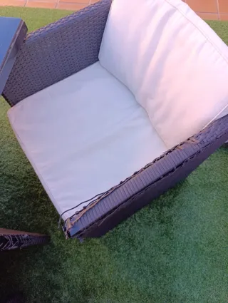 Conjunto Mesa y Sillones Rattan beige cuadrado.