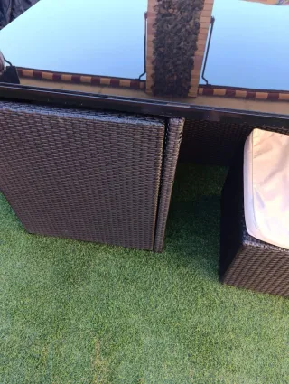 Conjunto Mesa y Sillones Rattan beige cuadrado.