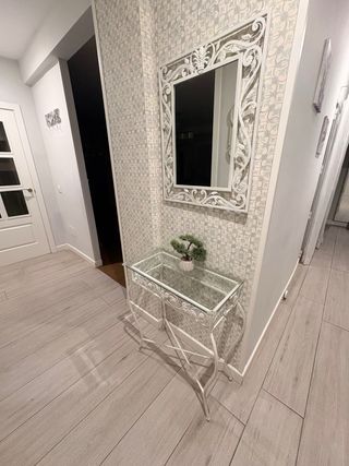 Consola in ferro battuto bianco con piano in vetro