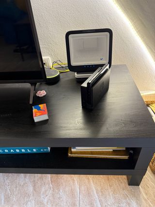 Mueble bajo TV negro. LACK IKEA perfecto estado.