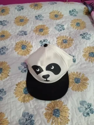 Gorra Panda Blanca y Negra.