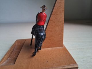 Soldatino in PIOMBO  a cavallo  vintage ENGLAND