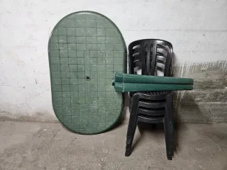 Mesa y 4 sillas de jardín