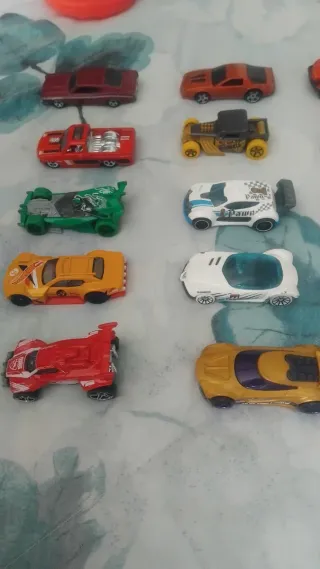 Coches Hot Wheels  Cada unidad 1€ (cada uno)