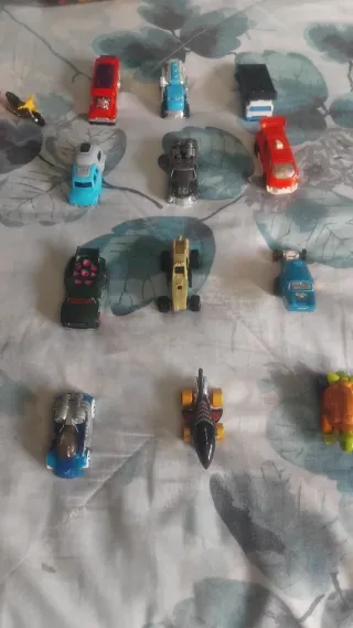Coches Hot Wheels  Cada unidad 1€ (cada uno)