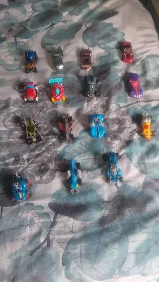 Coches Hot Wheels  Cada unidad 1€ (cada uno)