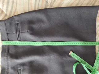 Gonna grigia al ginocchio