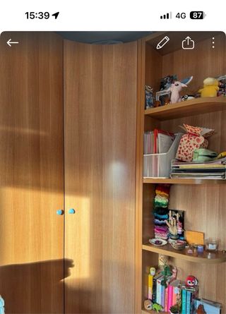 Armario de esquina de madera