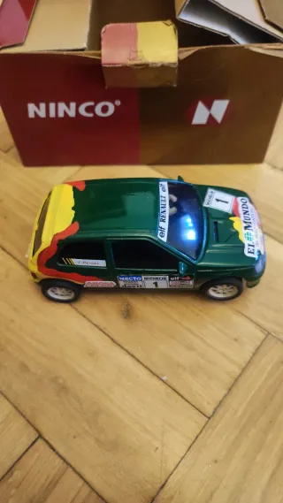 Coche Scalextric Renault Clio 16 V