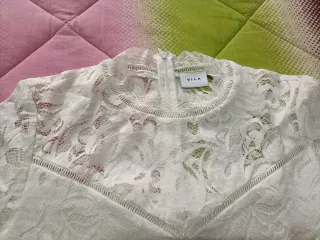 Blusa Vila encaje blanco manga larga
