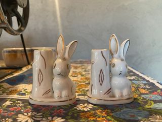 Juego de té de cerámica y porcelana.