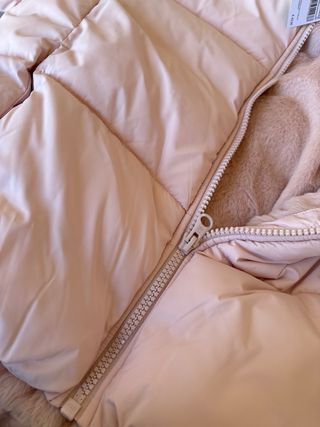 Chaqueta Benetton rosa palo acolchada .