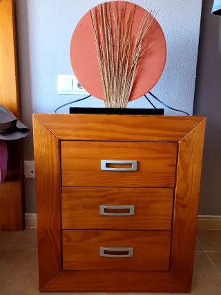 2 Comodini in Legno con Lampade in Omaggio