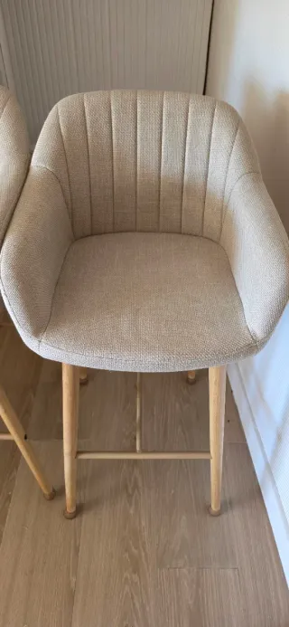 Taburete Adslev Tela y Madera