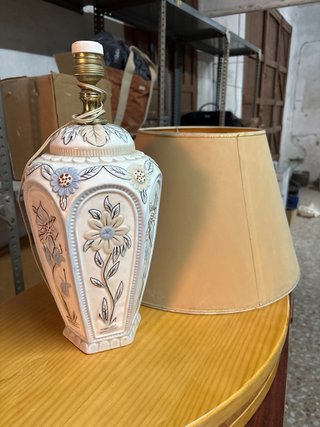 Lámpara de cerámica floral beige y azul