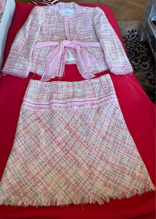 Traje Chanel Chaqueta y Falda Tweed Rosa