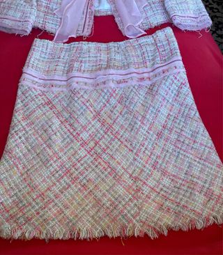 Traje Chanel Chaqueta y Falda Tweed Rosa