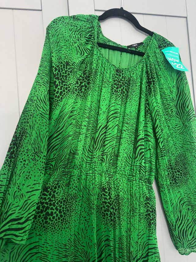 Vestido verde estampado animal