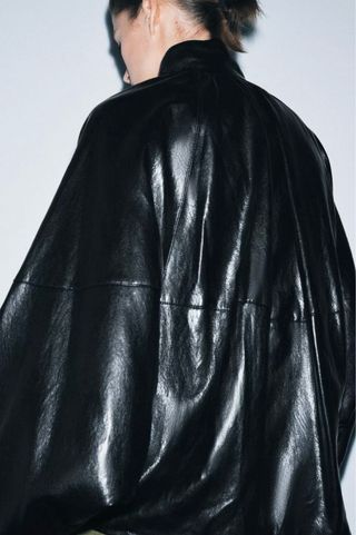 Cazadora viral  Zara Negra Mangas Murciélago