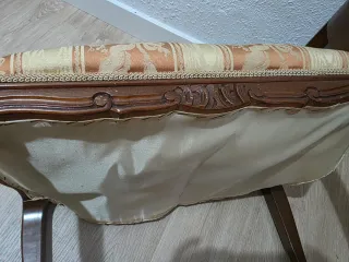 Banqueta de madera y tela.