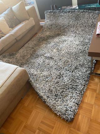 Alfombra de salón gris y blanco