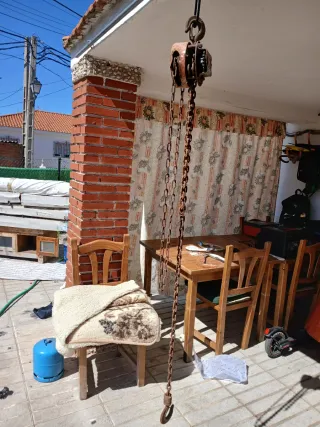 Polipasto de cadena oxidado