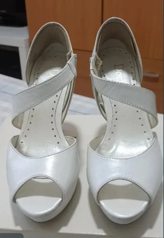 Elegante vestido de Novia Talla 36 y zapatos perla