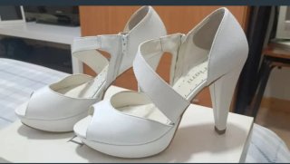 Elegante vestido de Novia Talla 36 y zapatos perla