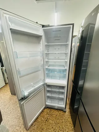 Nevera Daewoo 2m alto x 60cm ancho