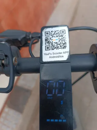 Patinete eléctrico negro