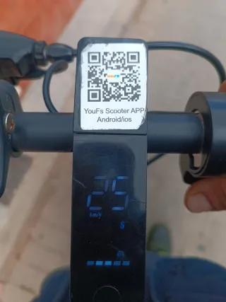 Patinete eléctrico negro