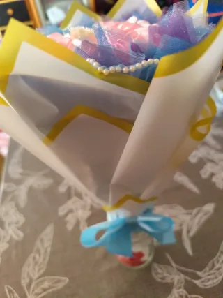 Ramo di fiori artificiali rosa e blu