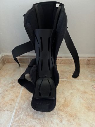 Bota ortopédica ajustable negra