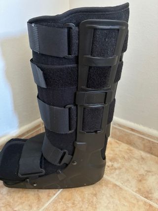 Bota ortopédica ajustable negra