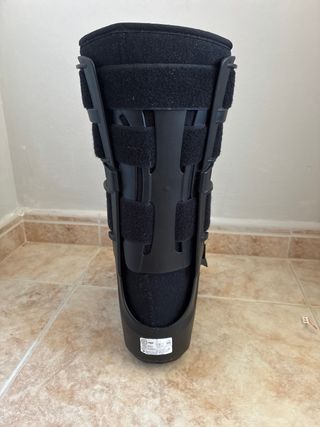 Bota ortopédica ajustable negra