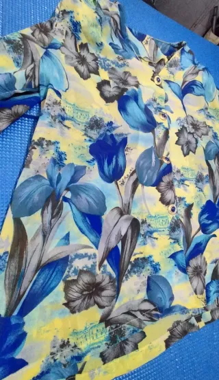 Blusa Vintage Floral Artística – Estampado Tulipan