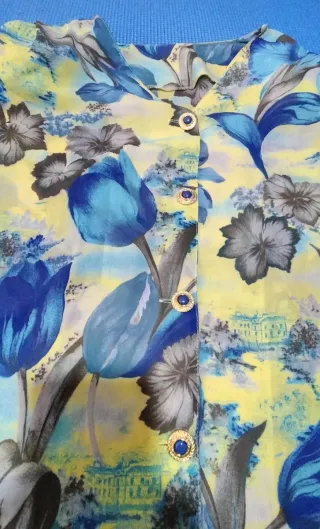 Blusa Vintage Floral Artística – Estampado Tulipan