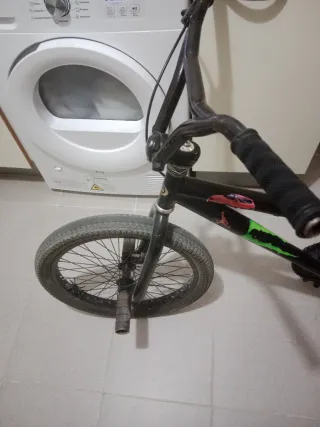Bicicleta BMX negra
