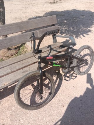 Bicicleta BMX negra