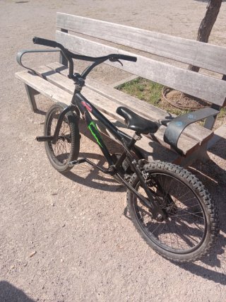 Bicicleta BMX negra