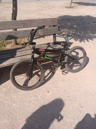 Bicicleta BMX negra