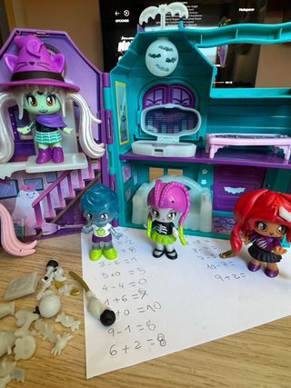 Casa Pinypon con muñecos