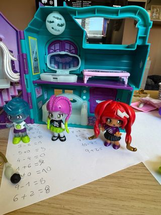 Casa Pinypon con muñecos