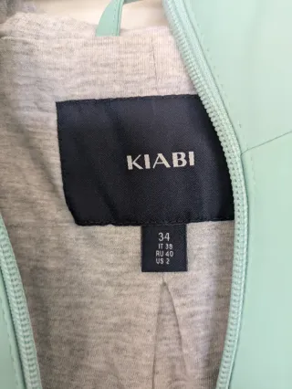 Chubasquero turquesa Kiabi con capucha