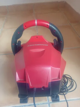 Volante y pedales Thrustmaster para Nintendo